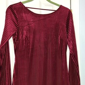 Burgundy long sleeve form fitting dress
